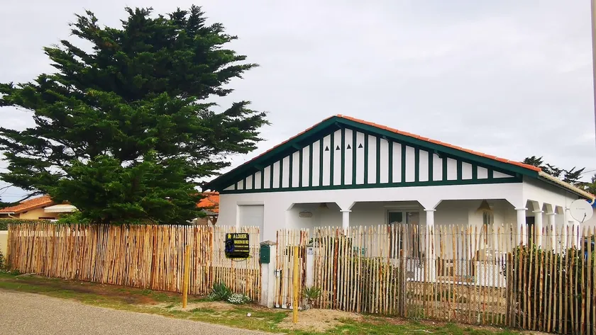 Character villa 150 m from beaches, close to shops. - Image 1