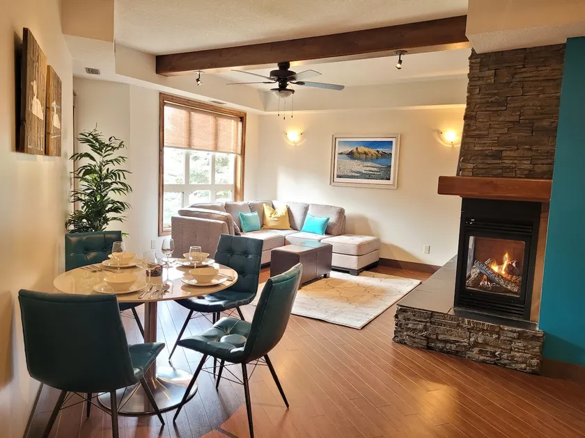 Stunning 1 BDRM Condo | Modern Décor | Air Con - Image 1