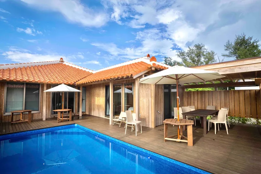 Okinawan wooden building with private pool, entire building rental, old house style, open-air bath, - Image 1