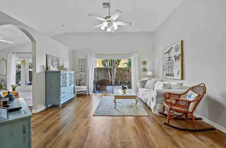 Coastal Style Retreat - Image 1