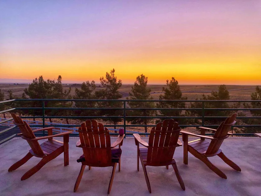 Peaceful Bunkhouse Near Bakersfield - Image 1