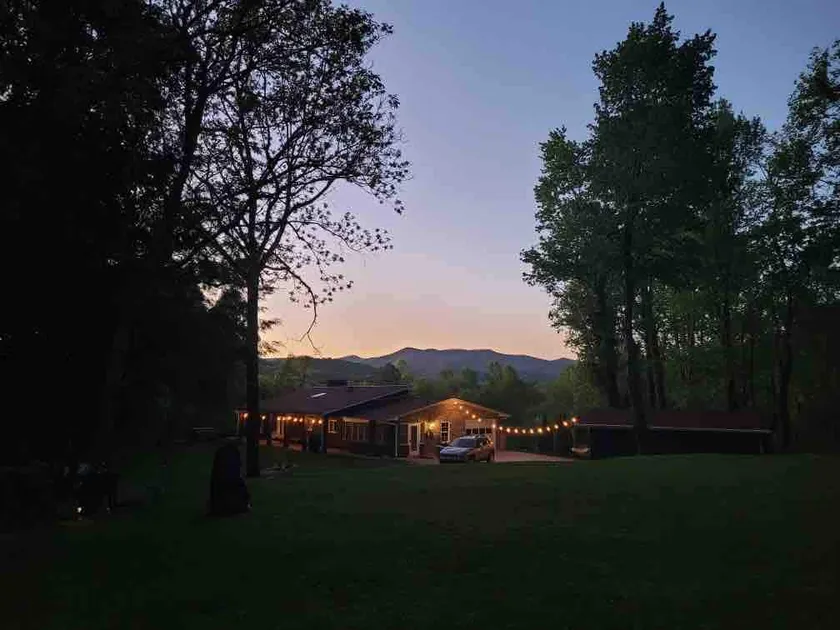 Private Mountain Paradise, Hot Tub Views, Sleep 16 - Image 1