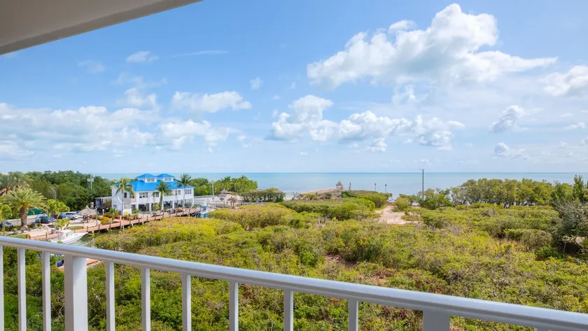 Ocean Lovers Suite [Ocean Pointe 5413] - Image 1