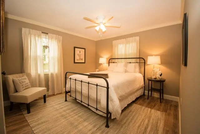 Quaint and cozy Cottage off Historic Square! - Image 1