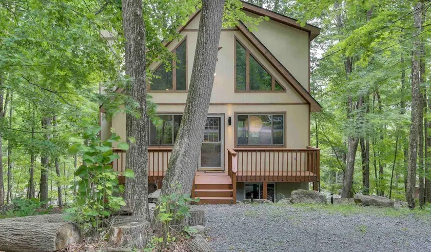 Lakes and resort amenities @ Treetop Chalet - Image 1