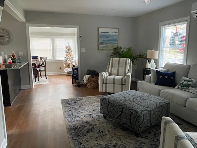 Beautiful Renovated Home, Perfect Getaway! - Image 1