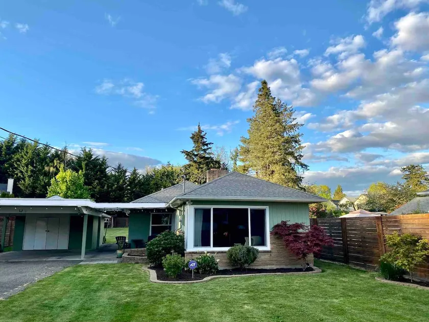 15% Off Fall! Renton House w/ Large Private Yard - Image 1