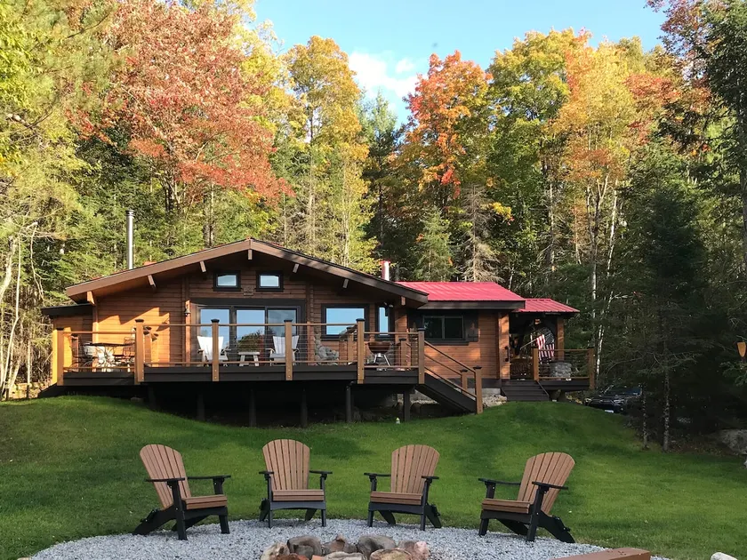 Cozy, Secluded Lakeside Cabin Retreat - Image 1