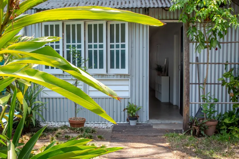 Bright apartment in a quiet location, 3 bedrooms - Image 1