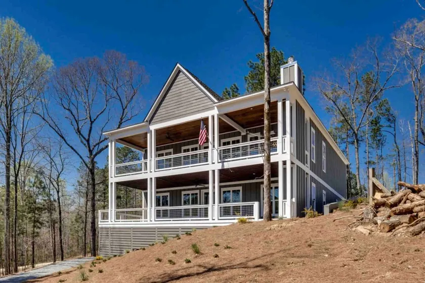 Waterfront 5-Bedroom Cabin on Lake Martin - Image 1