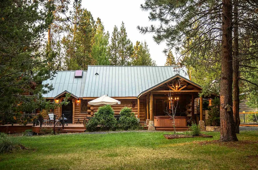 Cascade Basecamp, Fully Fenced/Hot Tub/Pet Friendly! - Image 1