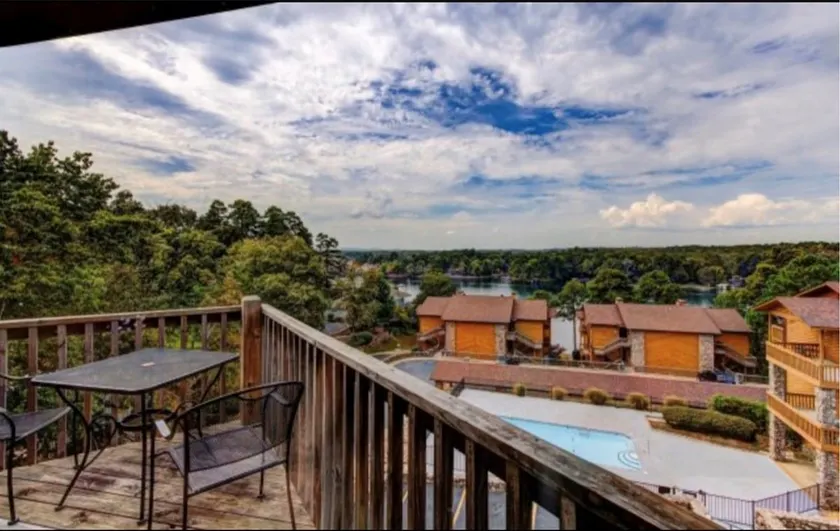 Lakefront 2B/2B Minutes from downtown! - Image 1