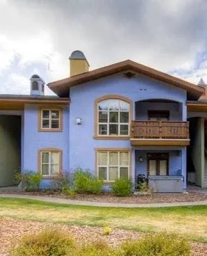 Cozy 2 bdrm Ski in/out close to village w/ hot tub - Image 1