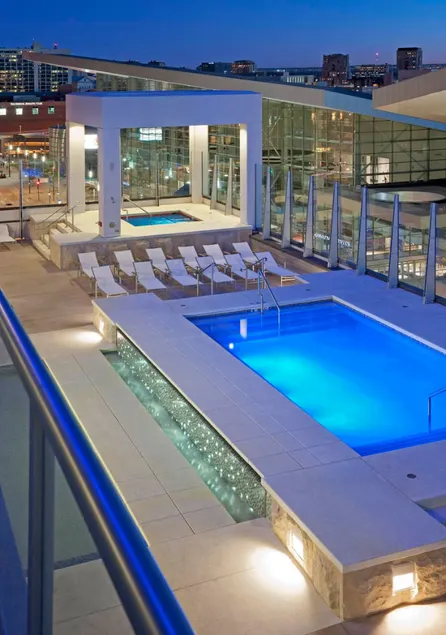 Spire Loft/Washer/Dryer/Free Parking/Pool/Gym - Image 1