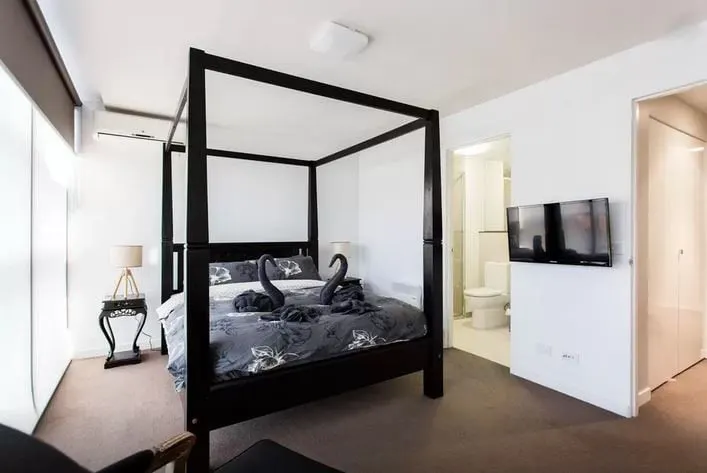 The Escape-3 story townhouse in trendy Brunswick E - Image 1