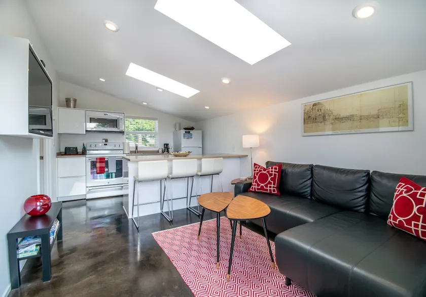 New & contemporary in a prime Seattle neighborhood - Image 1