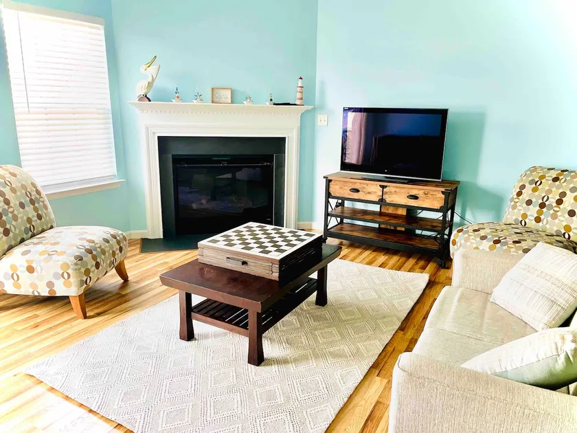 Spacious, Conveniently Located Townhouse - Image 1
