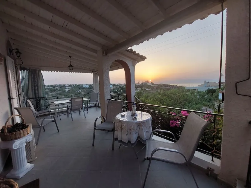 Family home with amazing sunset view - Image 1