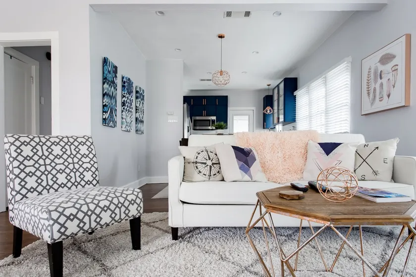 Trendy, Charming Bungalow in Knox-Henderson - Image 1