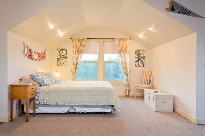 Quiet private guest home with views - Image 1