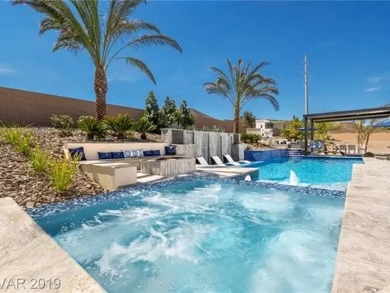 Luxury home close to everything - Image 1