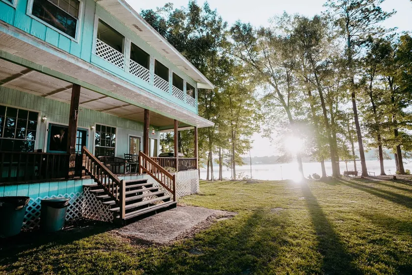 Secluded Lodge Close to Amenities - Image 1