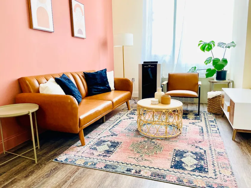 Gorgeous Highrise Apt - City Views! - Image 1
