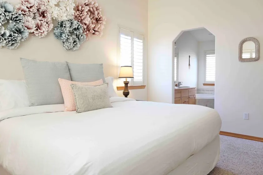 Spacious, Clean Home in Town w/ King En Suite & Hot Tub - Image 1