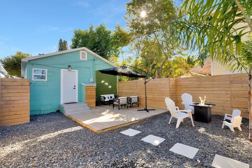 ModernTropic 2bd/1ba Near Beach w/ fence yard/deck - Image 1