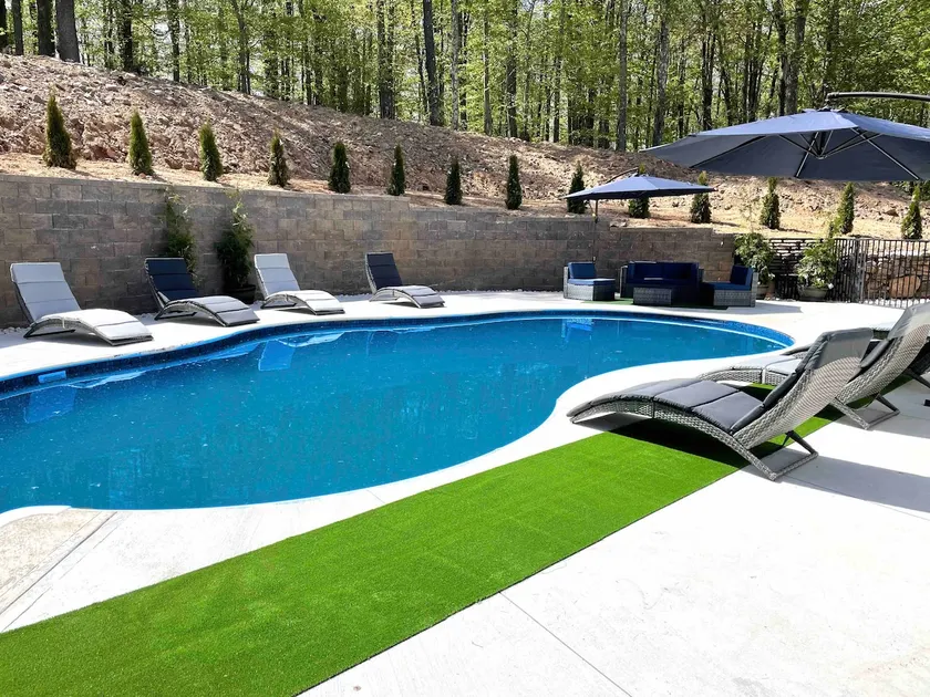 PRIVATE OUTDOOR HEATED POOL, The Running Eagle spacious home, Game Room&Hot Tub - Image 1