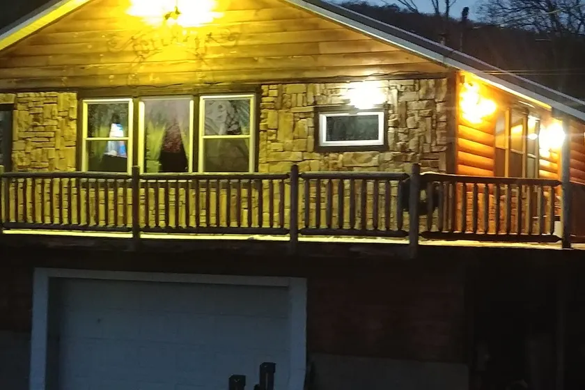 Hardwood Lodge - Image 1