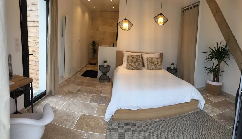 Independent accommodation for 5 - Image 1