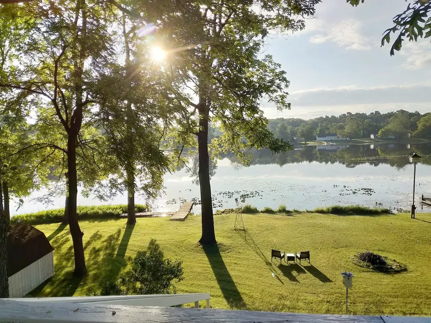 Amazing Views Lakehouse with Kayaks - Image 1