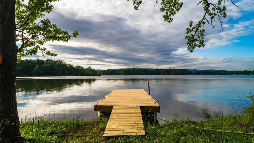Lakehouse at Chester Frost Park ~ Hot Tub / Kayaks - Image 1