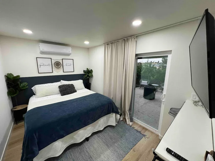 Palm Paradise, Private Studio - Image 1