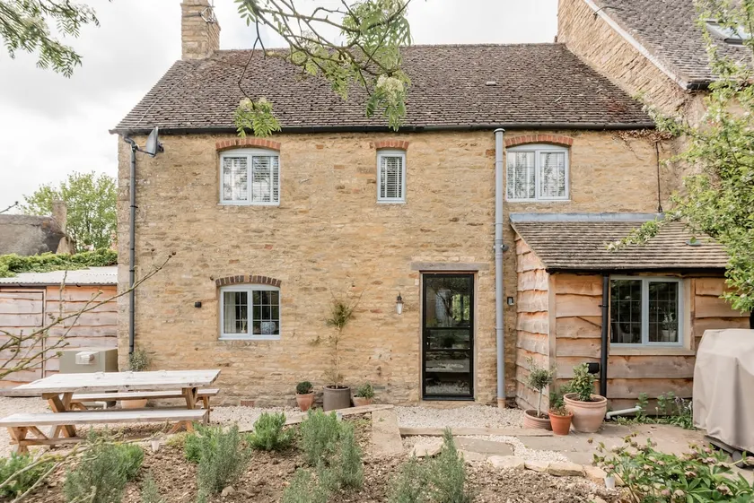Ivy Cottage - Boutique Cotswolds Getaway - Image 1