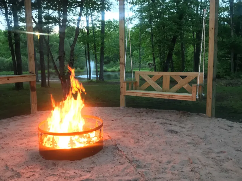 Pine Creek Cove 3 Bed 2 Bath Secluded, pond/creek! WiFi & Sat. Near Trails - Image 1