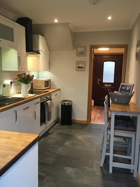 Kennedy Terrace; Modern 2 bedroom house, central - Image 1