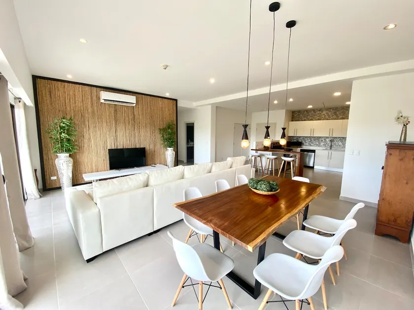 Spacious 3 Bedroom Oceanview + Pool - Image 1