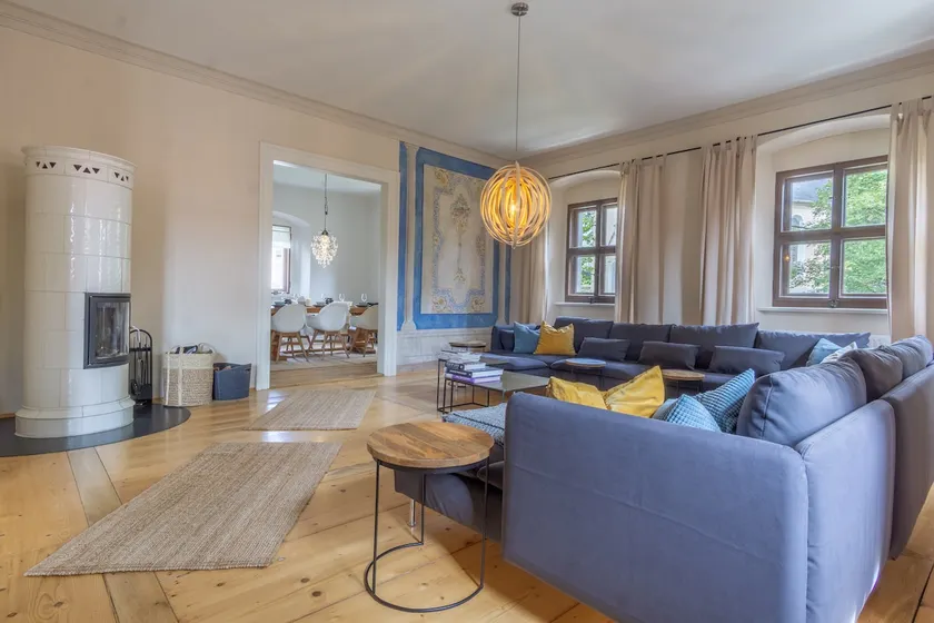 Spacious apartment in historic rooms - Image 1