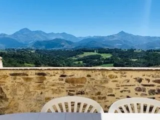 House with views of the Pyrenees - Image 1