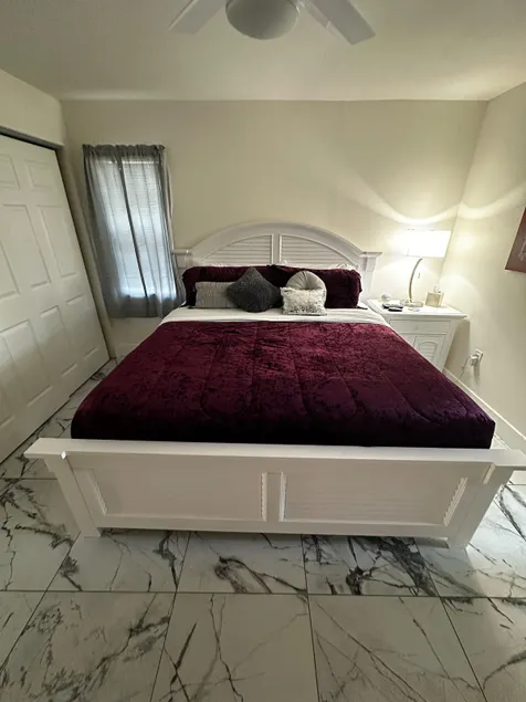 2/2 Duplex on CANAL all updated; new furniture, - Image 1