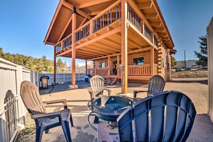 Pet-Friendly Cloudcroft Cabin: Walk to Shop, Food - Image 1