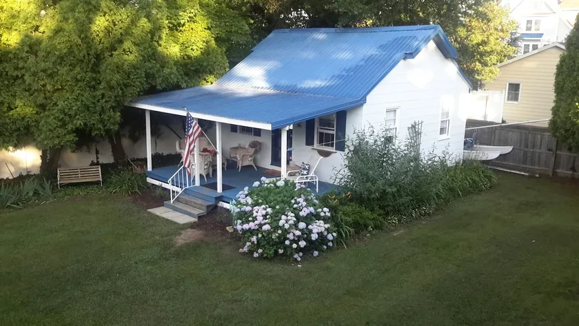 B Street Cottage - Image 1