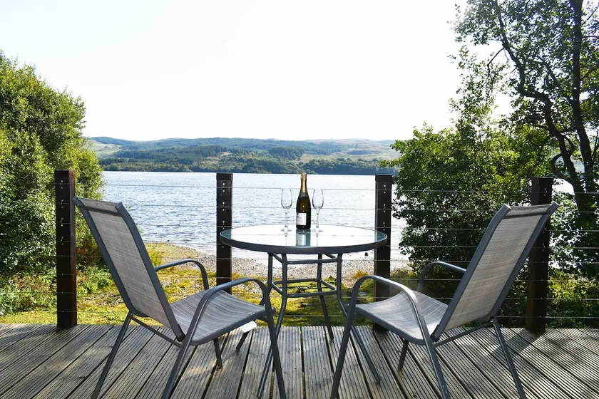 Scottish Romantic Lakefront Private Cabin Hot Tub - Image 1