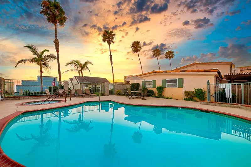 Ev charger, Jacuzzi, Pool, Sonos, 5 min walk Beach, 8 min drive to Legoland, - Image 1