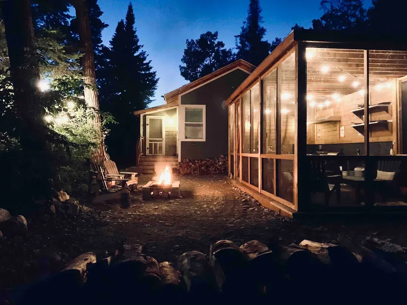 Isolated GLAMPING on the shore of Lake Winnipeg - Image 1