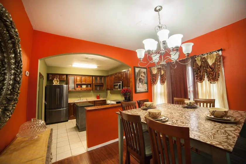 Traditional Home in San Antonio - Image 1