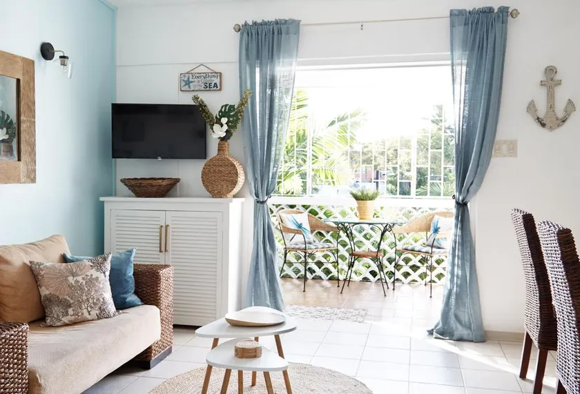 Charming 1bd in Holetown, across from beach - Image 1