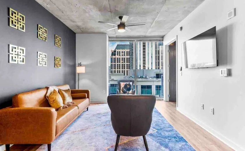 Luxury Midtown High Rise w/pool! - Image 1